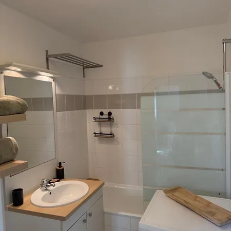 Eden Spa, Bien , Patio De Standing Barbecue - Tv Xl Cinésport, Lit Q-size, Wifi, P-gratuit En Résidence Avion
