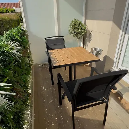 Eden Spa, Bien Etre , Patio De Standing Barbecue - Tv Xl Cinesport, Lit Q-size, Wifi, P-gratuit En شقة فندقية Avion