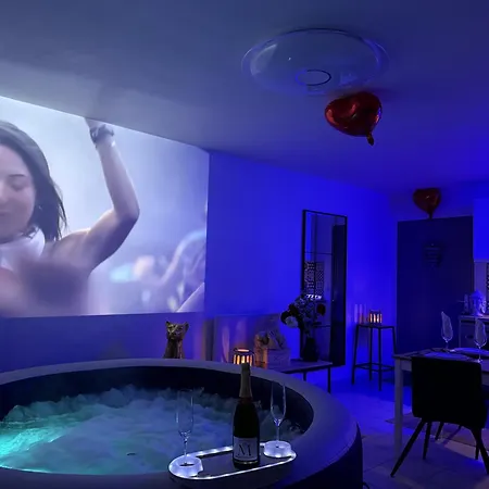 Eden Spa, Bien Etre , Patio De Standing Barbecue - Tv Xl Cinesport, Lit Q-size, Wifi, P-gratuit En アパートホテル