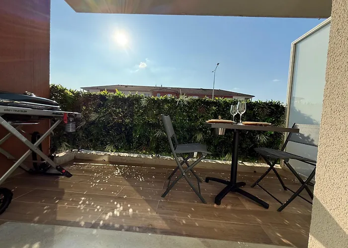 Eden Spa, Bien , Patio De Standing Barbecue - Tv Xl Cinésport, Lit Q-size, Wifi, P-gratuit En Résidence Appart hôtel Avion